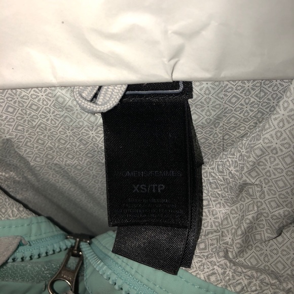 Woman’s North Face Jacket - Picture 3 of 3